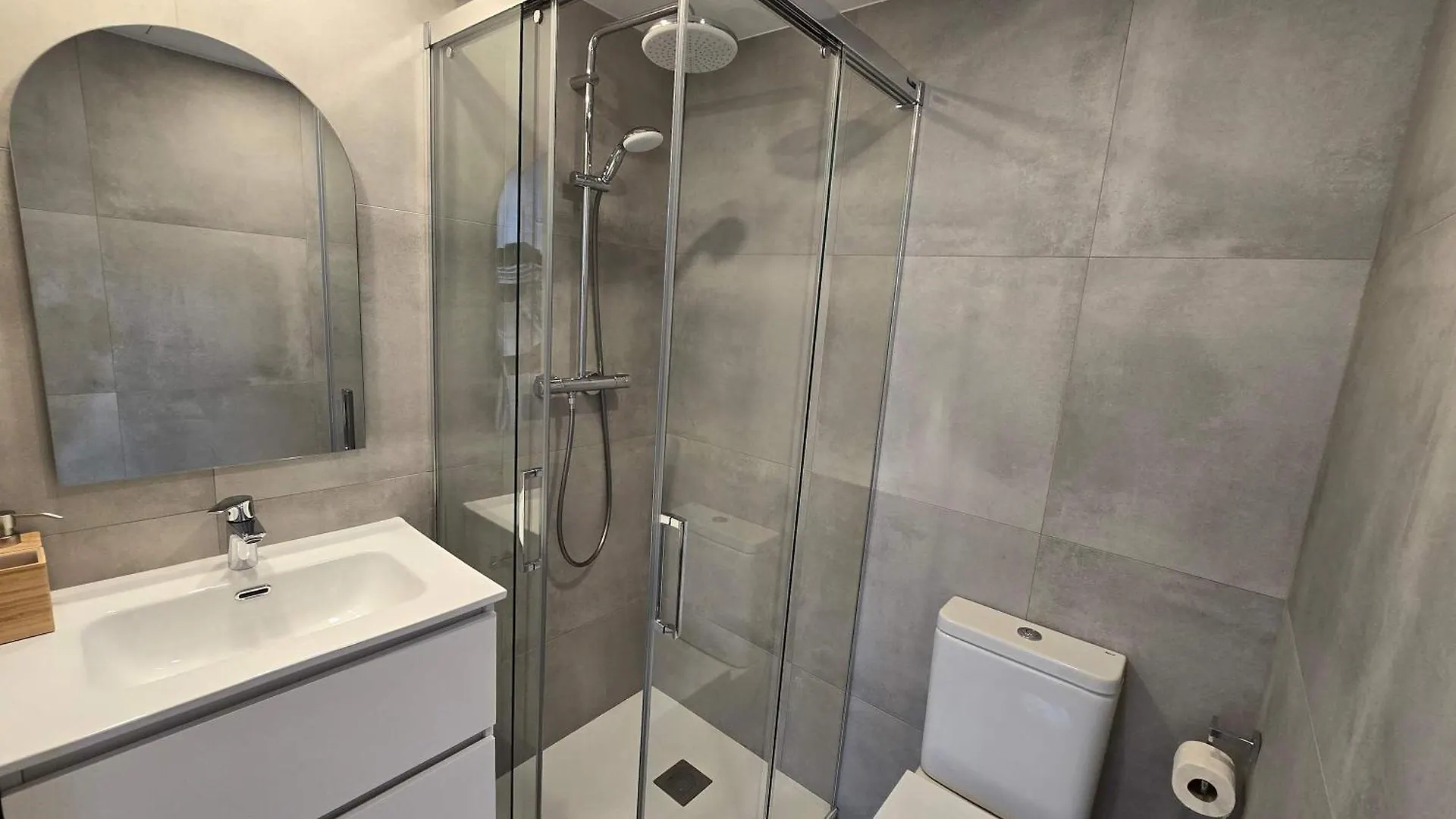 Eixample Penthouse - Bright 2Br Duplex With Terraces Apartment Barcelona 0*,  Spain